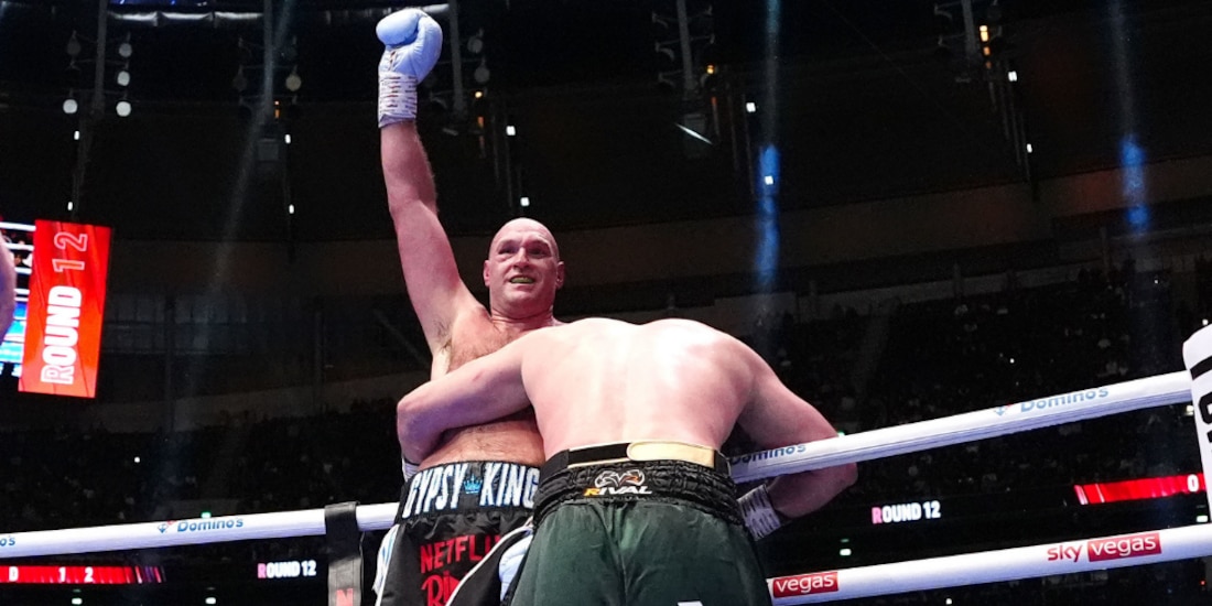 Tyson Fury festejando su victoria.