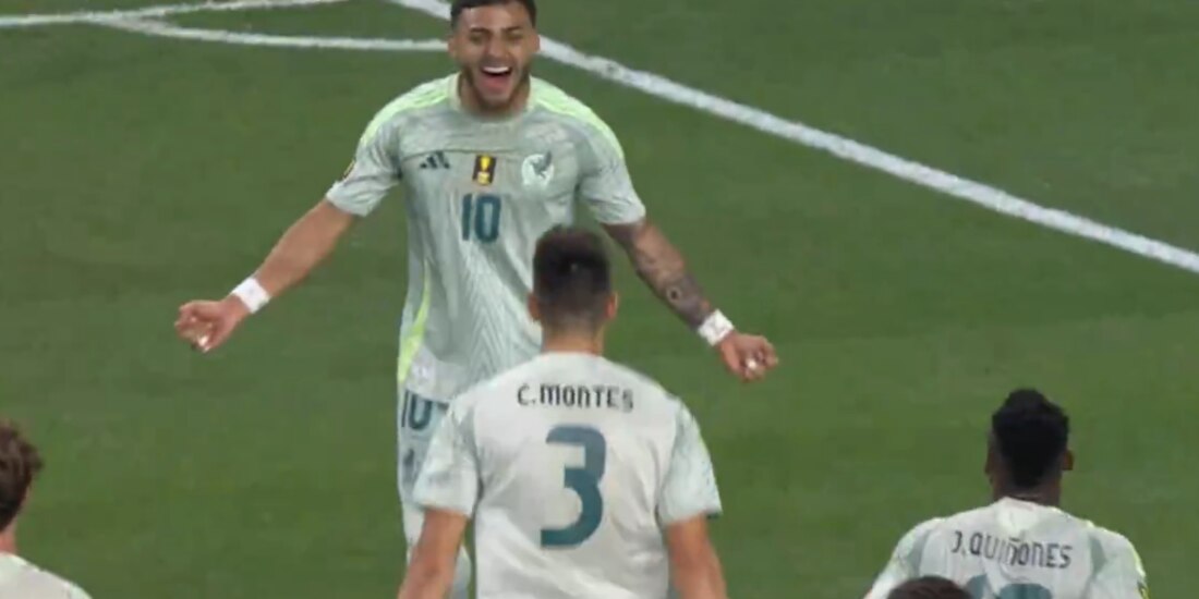 César Montes vuelve a aparecer con México.