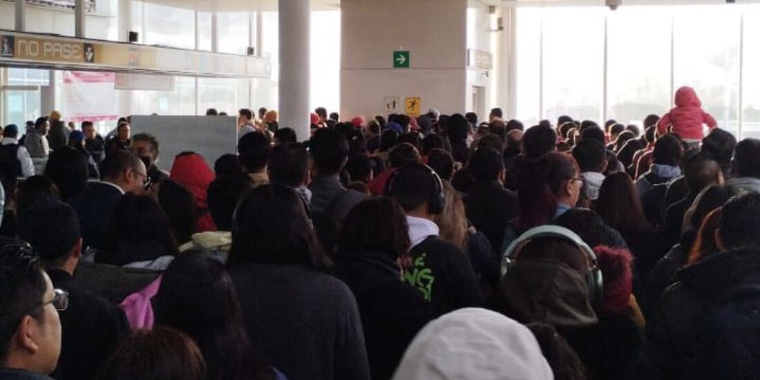 Aglomeraciones en la Línea 12 del Metro CDMX.
