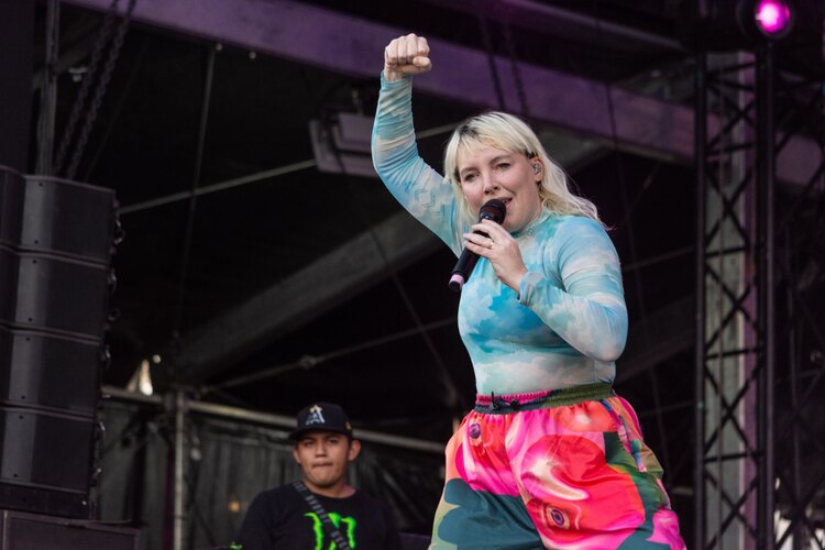 Amelia y su compañero prendieron al público del Corona Capital.