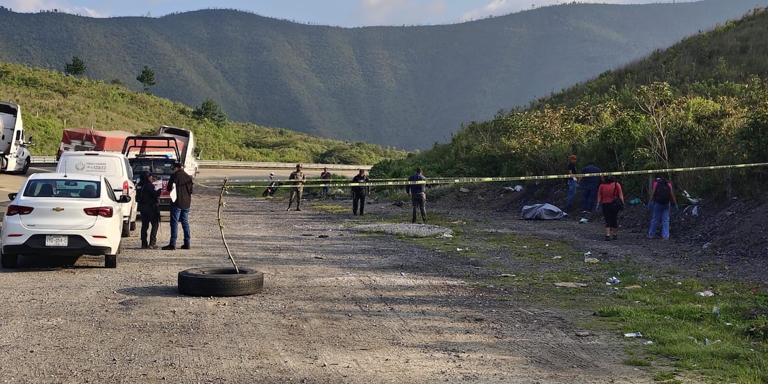 Hallan cinco cuerpo a un costado de la autopista 150D en Veracruz.