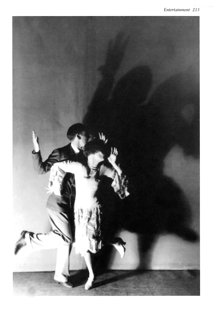 Dos personas bailando