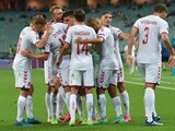 Jugadores de Dinamarca celebran su gol ante República Checa en la Eurocopa 2021