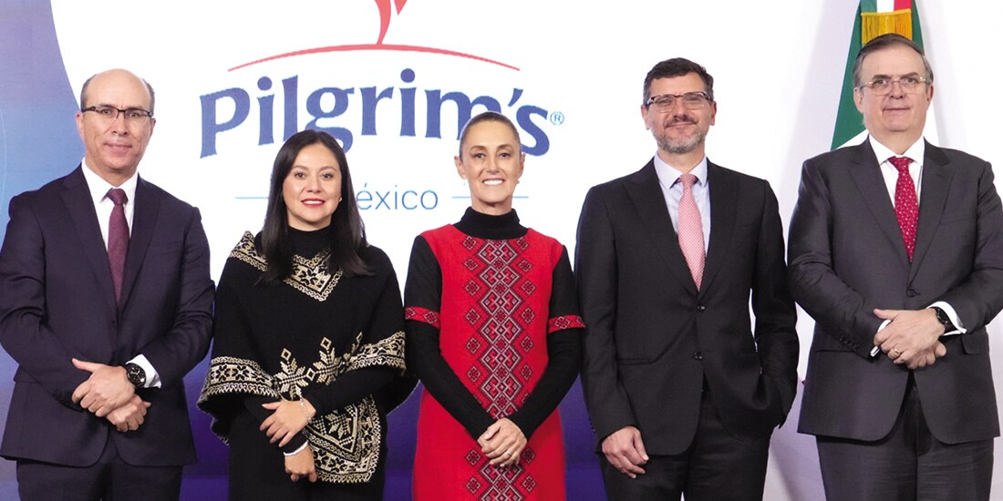 Directivos de Pilgrim’s y autoridades federales, ayer tras el anuncio.