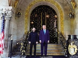 Donald Trump y Volodimir Zelenski en su club Mar-a-Lago, en Palm Beach, Florida, ayer.