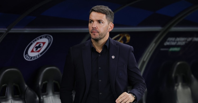 Nicolás Larcamón envió un mensaje a la afición de Cruz Azul tras las eliminaciones en Liga MX y Copa Intercontinental.