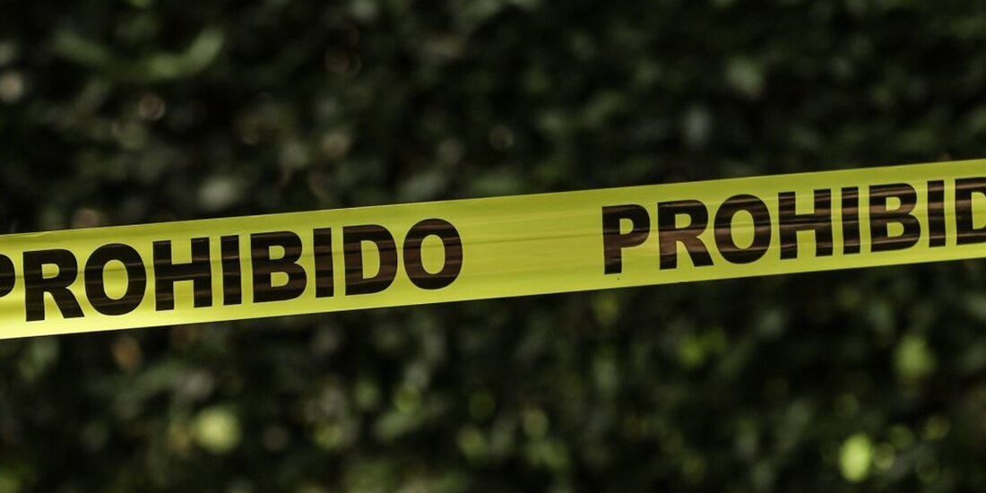 EN la imagen ilustrativa, una cinta amarilla acordona el área donde se cometió un delito