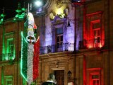 El Palacio de Gobierno de Michoacán luce el colorido de las fiestas patrias, pese a que este año no habrá evento masivo.