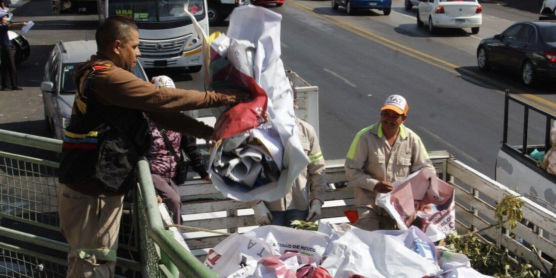 Trabajos recientes para retirar la propaganda ilegal.