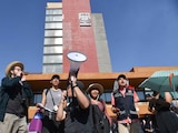 Aspecto de una marcha de estudiantes frente a Ciudad Universitaria.