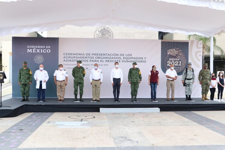 Se realizó el desfile de las autoridades que participan en esta estrategia de rescate humanitario, entre ellas personal de salud