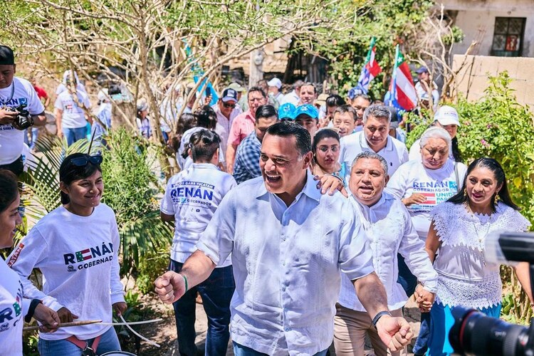 El candidato del PAN y PRI por Yucatán, Renán Barrera, ayer, en Tecoh.