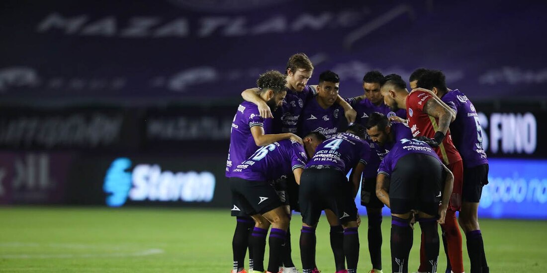 Jugadores del Mazatlán FC antes de su partido contra el Pachuca el lunes pasado.