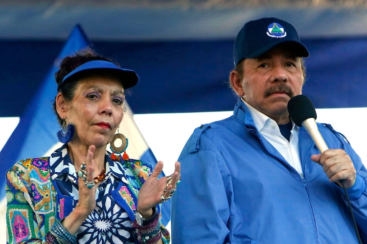 Daniel Ortega y su esposa Rosario Murillo.