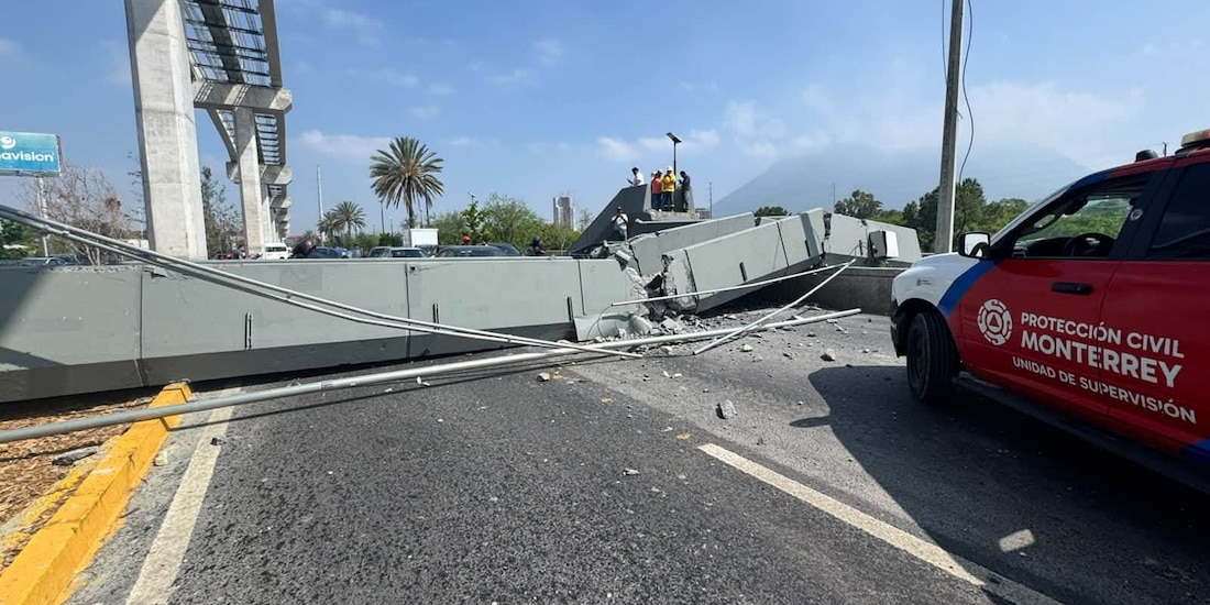 Puente peatonal de concreto colapsó sobre un vehículo en la avenida Constitución, en Monterrey, Nuevo León, el 13 de octubre de 2026.