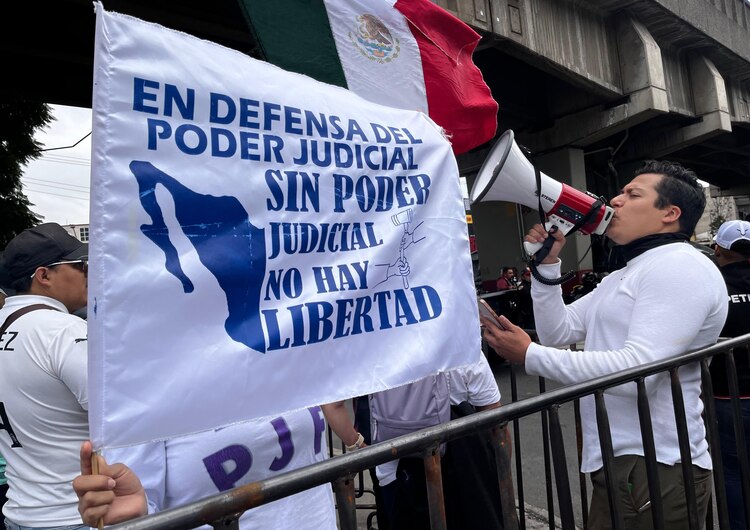 En la imagen, trabajadores del Poder Judicial en protesta contra la reforma judicial. Foto: Especial