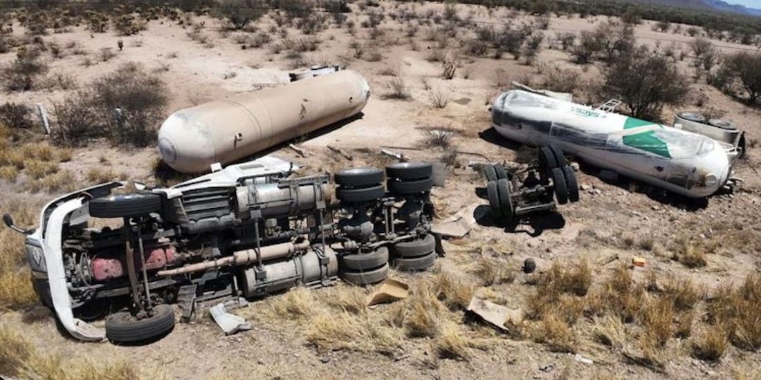 Volcadura de pipa con amoníaco en Sonora