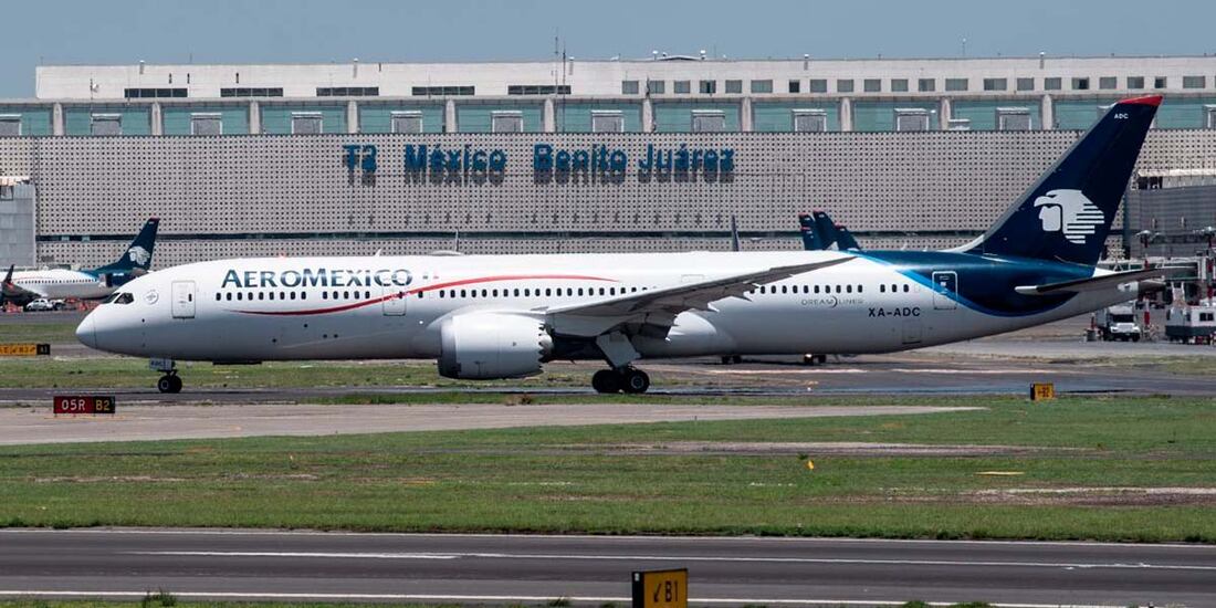 Avión de Aeroméxico en el AICM