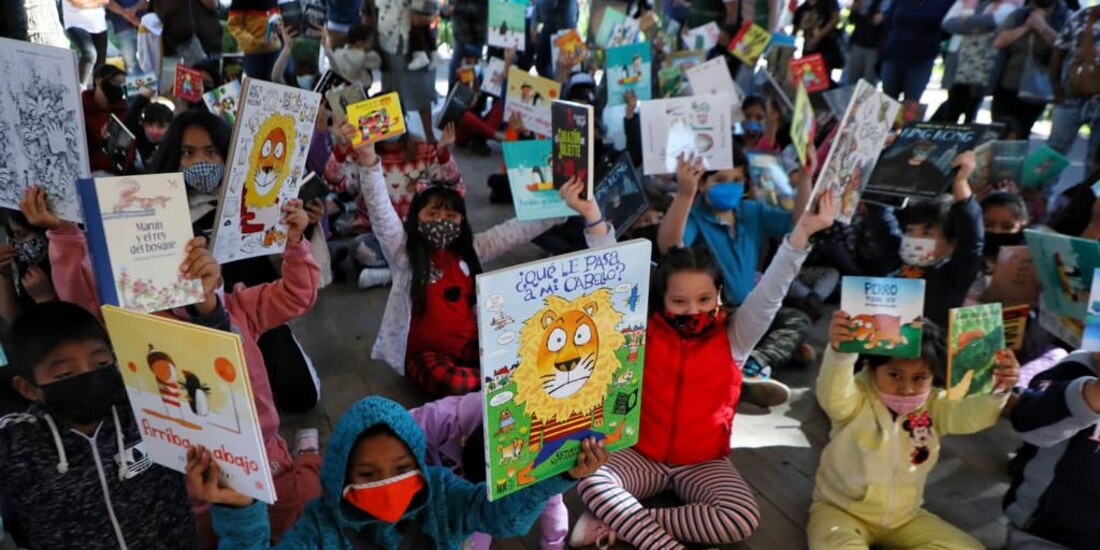 Niños recibieron ejemplares gratuitos como parte del programa "Año nuevo, libro nuevo”.
