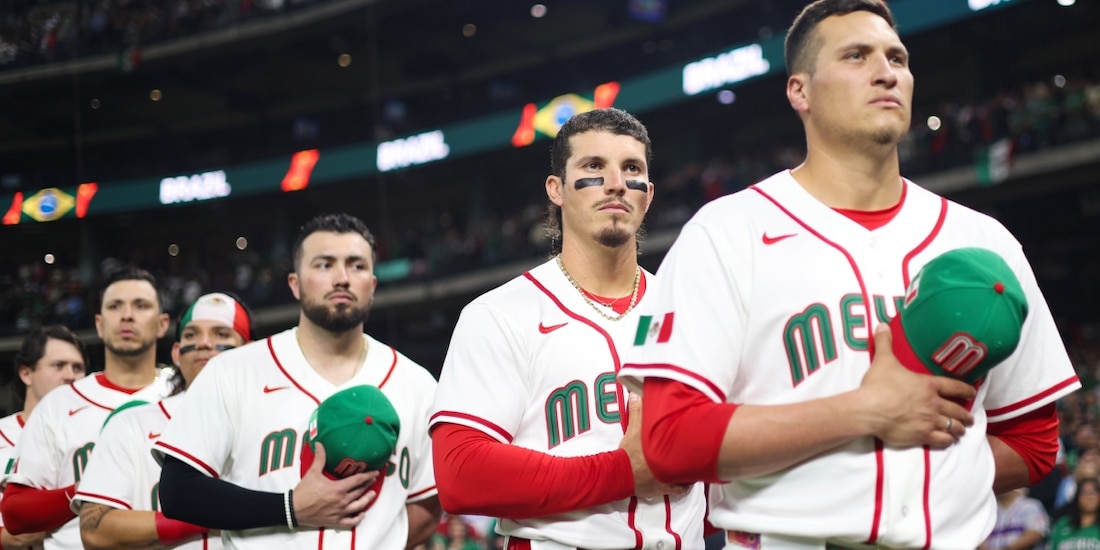 Jugadores de la Selección Mexicana antes de un juego en el Clásico Mundial de Beisbol
