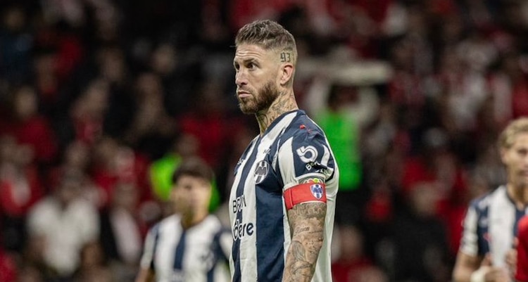 Sergio Ramos en un partido con Monterrey