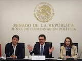 Al centro, el presidente de la Jucopo en el Senado, Ignacio Mier Velazco, en conferencia de prensa del 9 de febrero de 2026.