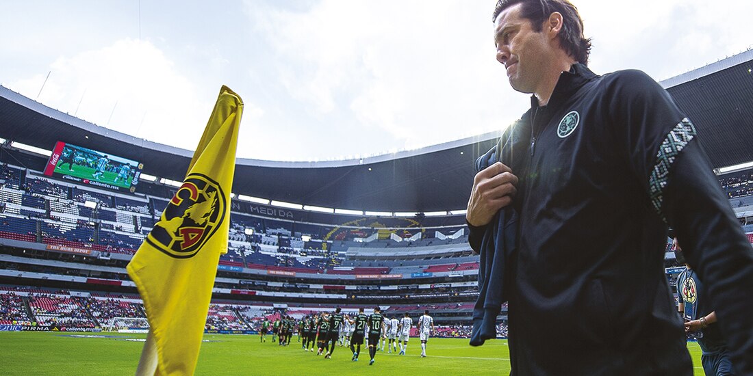 Santiago, en un partido del América en el Estadio Azteca.