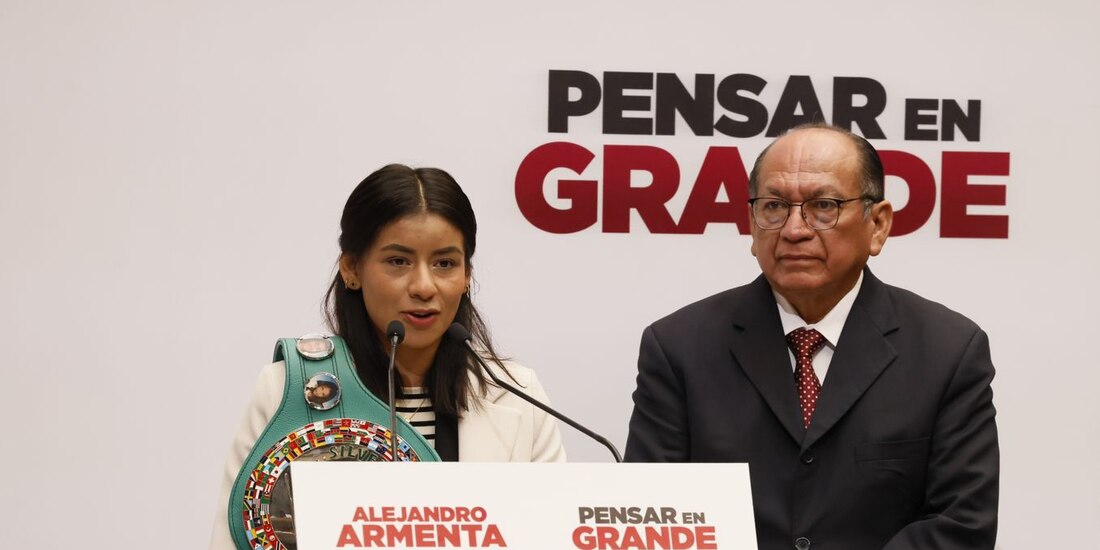 Gaby "La Bonita" Sánchez promueve el deporte para empoderar a la juventud poblana junto a Alejandro Armenta.
