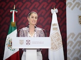 La mandataria capitalina, al hablar del contrato con DNV en conferencia de prensa, ayer.
