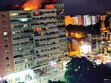 Incendio en un bloque de departamentos tras el choque de un dron ruso, en Rumanía.