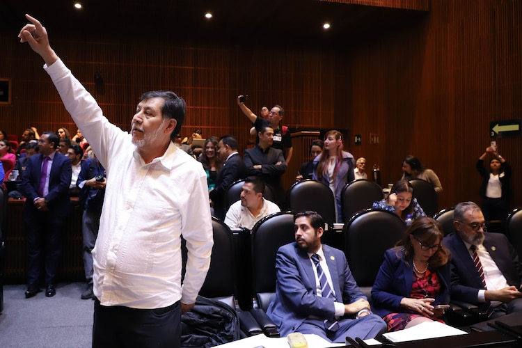 El diputado Fernández Noroña, ayer, durante la discusión en comisiones de San Lázaro.