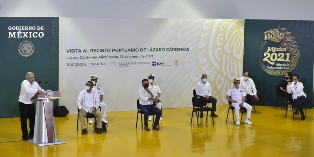 El Presidente López Obrador en su visita a Lázaro Cárdenas.