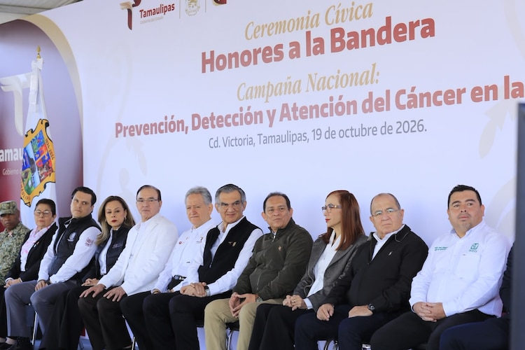 Al entro, el gobernador de Tamaulipas, Américo Villarreal Anaya.