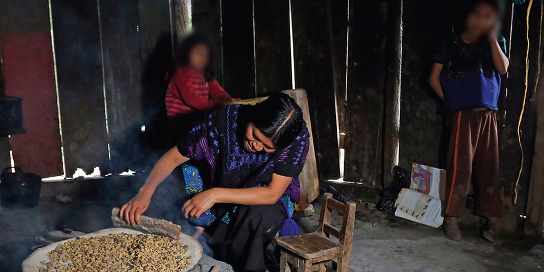 ASPECTO de las condiciones en que vivía una familia de Acteal, en imagen de 2017.