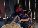ASPECTO de las condiciones en que vivía una familia de Acteal, en imagen de 2017.