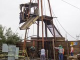 Las labores de extracción de agua continúan a tres días de la inundación que cubrió el pozo carbonífero donde 10 mineros siguen atrapados.