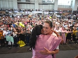 La Presidenta Claudia Sheinbaum encabeza la entrega de tarjetas de la Pensión Mujeres Bienestar en Cajeme, Sonora.