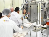 Claudia Sheinbaum inaugura planta pasteurizadora de leche que beneficia a 200 mil personas.
