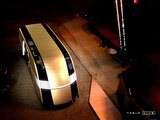Tesla presenta su 'Robovan' durante el evento "We, Robots" en Los Ángeles, Estados Unidos