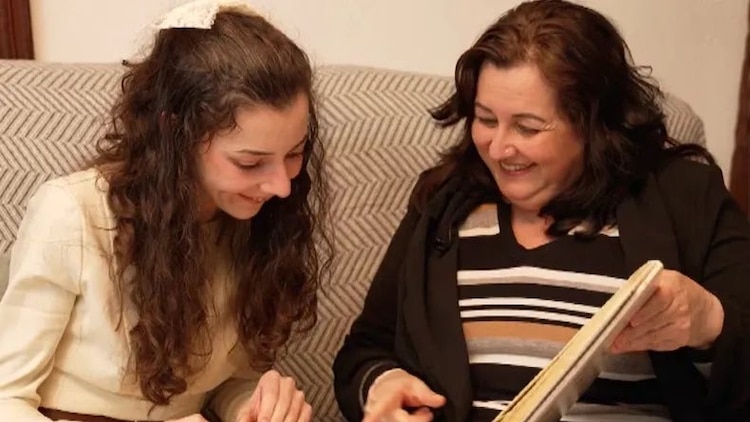 Noelia Castillo Ramos (izq.) y su madre, Yolanda Ramos (der.).