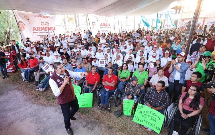 Alejandro Armenta va por un transporte público eléctrico y accesible al pueblo