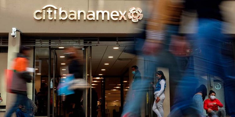 Banamex también analiza posibles respuestas de México ante estos aranceles y las implicaciones políticas y económicas de imponer medidas en represalia.