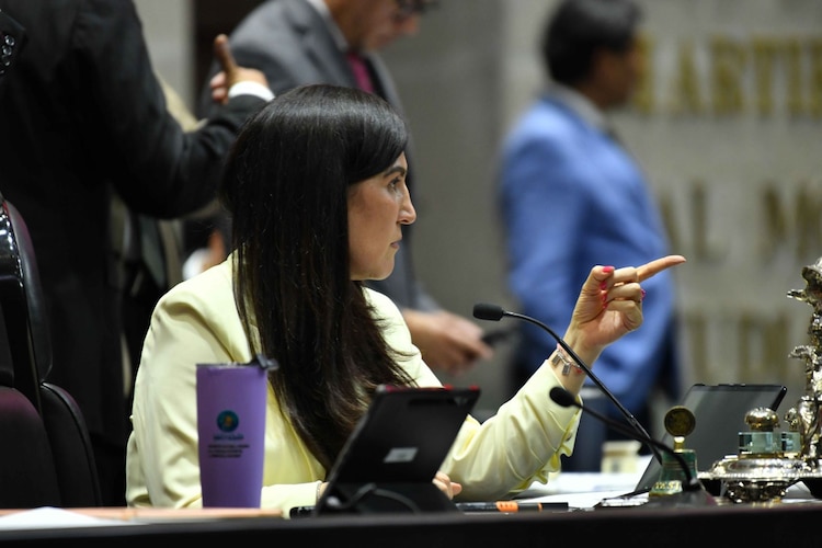 Kenia López Rabadán, actual presidenta de la mesa directiva