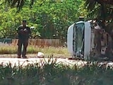EL VEHÍCULO de la ruta 9 quedó volcado sobre su costado derecho.