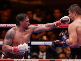 Oleksandr Usyk derrotó con un nocaut técnico de último segundo a Rico Verhoeven.