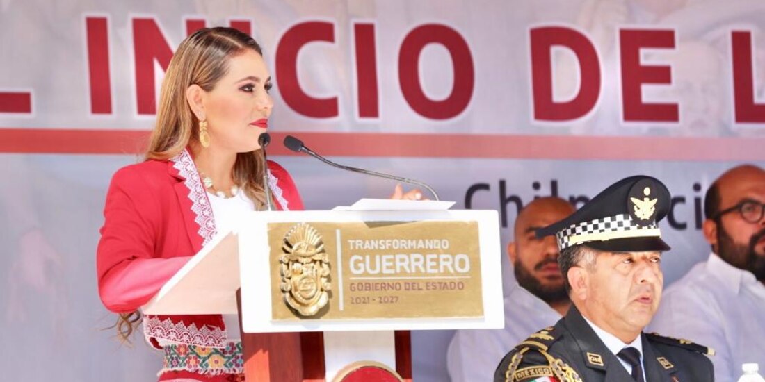 La gobernadora Evelyn Salgado preside el desfile cívico-militar en Chilpancingo