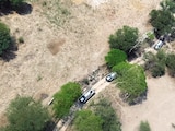 UN CONVOY de seguridad llega a la zona donde se cometió el crimen múltiple el domingo pasado en Tehuitzingo, Puebla.