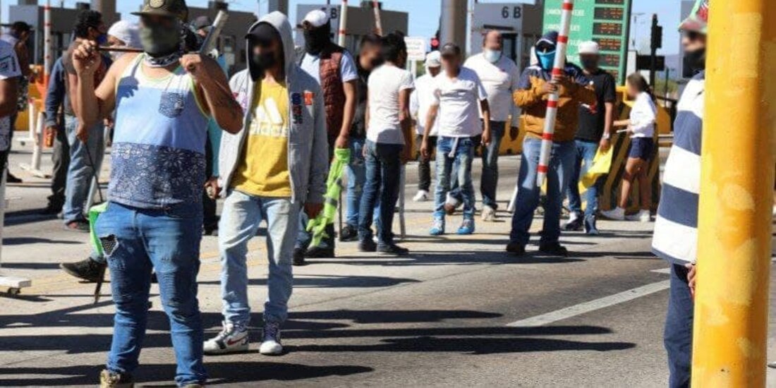 Personas que tomaron una de las casetas.