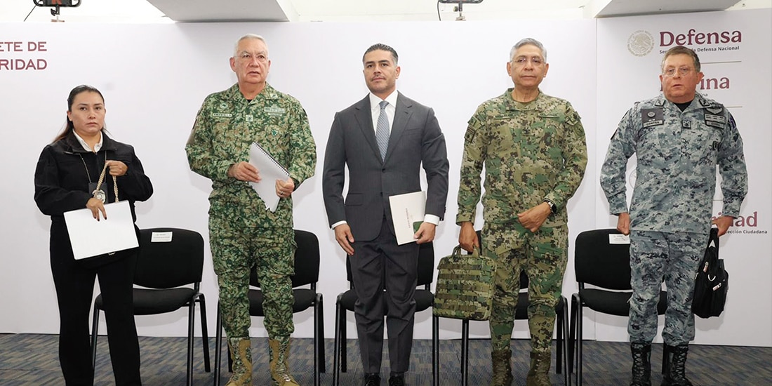 Omar García Harfuch (c.), ayer en conferencia con el Gabinete de Seguridad.