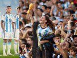 Los aficionados argentinos se rindieron a Lionel Messi y el resto de los jugadores en el Estadio Monumental.